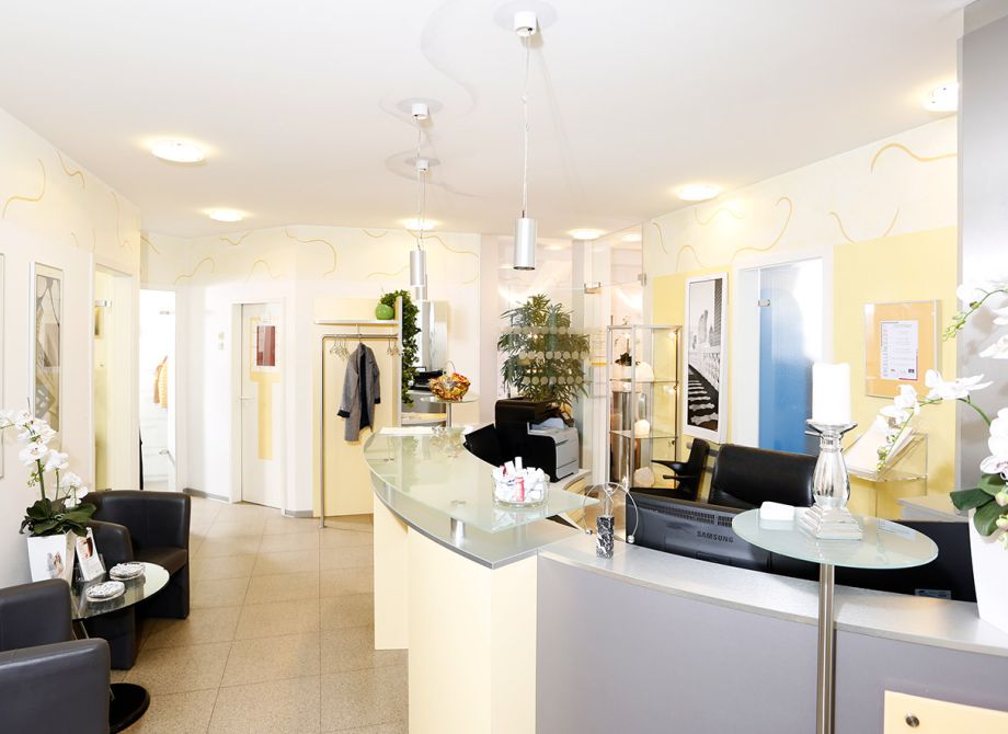 Bild zu Empfang & Anmeldung in der Zahnarztpraxis Dr. Petry & Tuschen in Bad Soden