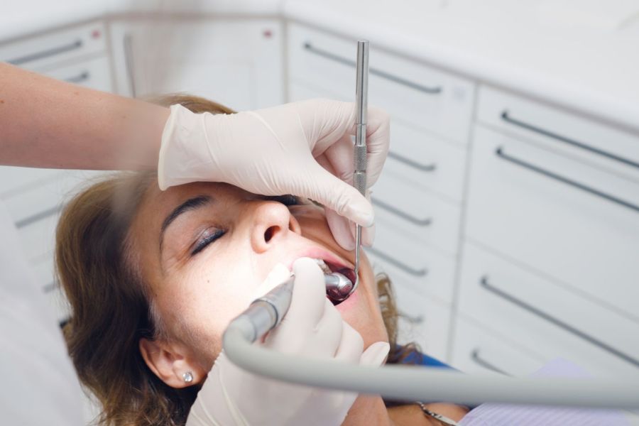 Reinigung & Aufbereitung der Wurzelkanäle - So läuft die Behandlung deines Zahnersatzes bei Dr. Petry & Tuschen in Bad Soden ab